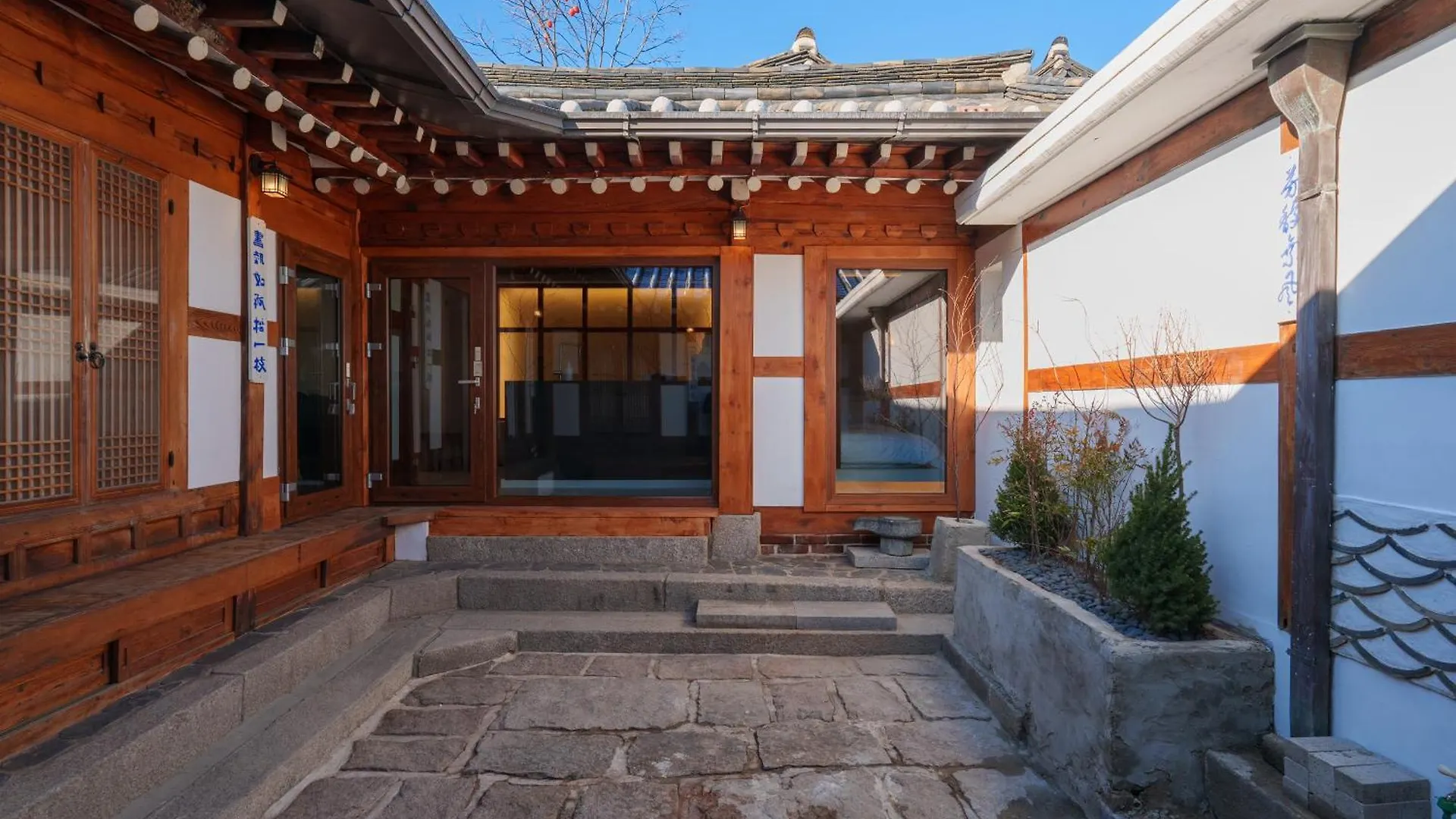 Bukchon Hanok - 'Yul Jae' The Access Code Is Sent By Message Seul 0*,